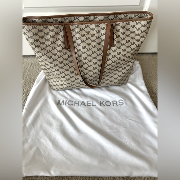 Michael Kors Emry Large Top Zip Tote - Picture 1 of 16